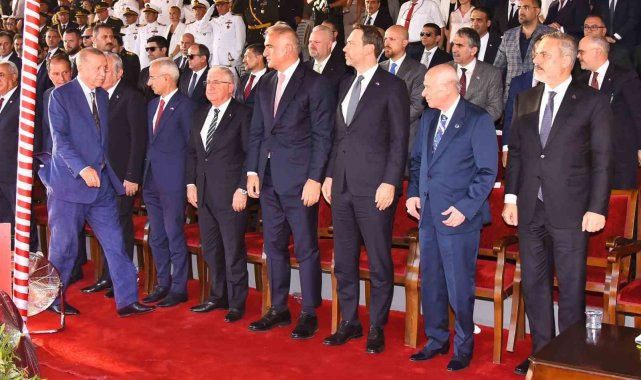 Menemenli gaziler Barış ve Özgürlük Bayramında Kıbrıs'ta