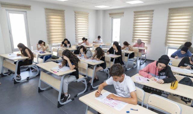 Mersin Büyükşehirin kurs merkezlerinde 18 öğrenci ilk 50 binde