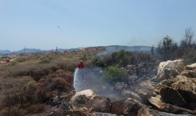 Mersin'de makilik yangını; TOMA ile de müdahale edildi