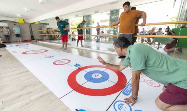 Mersin'de özel bireyler için 'floor curling' kursu açıldı