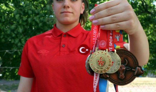 Milli halterci Yağmur, antrenman için 220 kilometre yol katediyor