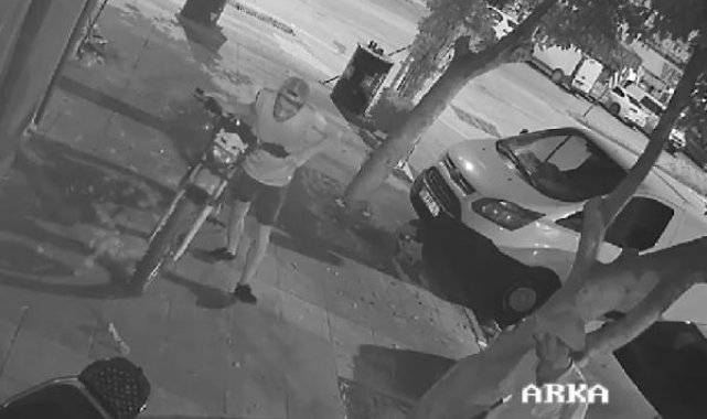 Motosiklet hırsızlığı kamerada
