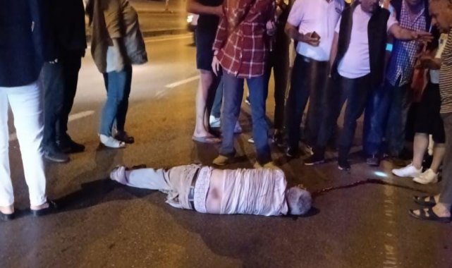 Motosiklet yolun karşısına geçmek isteyen yaşlı adama çarptı: 1 ölü, 2 yaralı