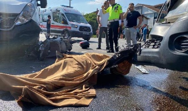 Motosiklete kamyonet ve minibüs çarptı; baba öldü, 2 çocuğu ağır yaralandı
