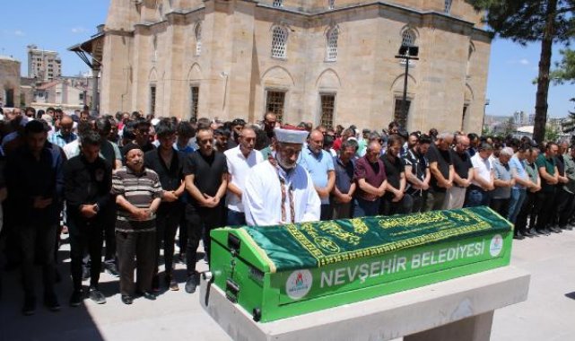 Motosikletiyle geçirdiği kazada ölen 16 yaşındaki Nur, toprağa verildi