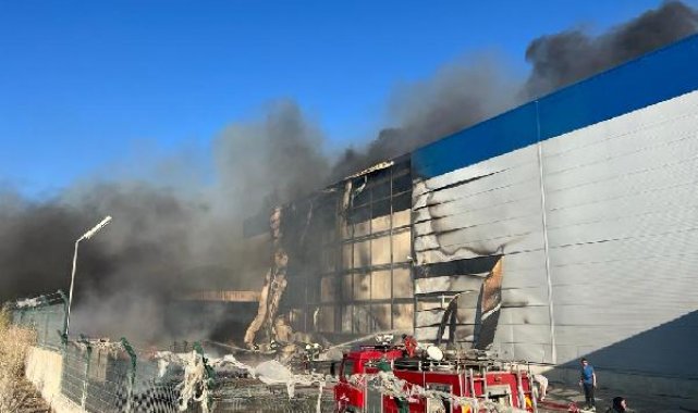 Muğla'da atık sahasında çıkan yangın, ormana sıçramadan söndürüldü