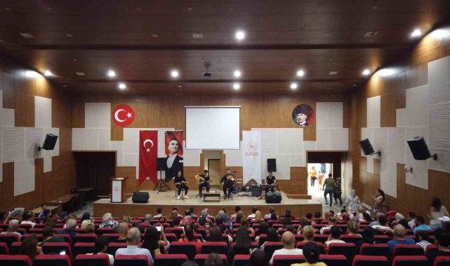Muğla'da depremzedeler bayram konseri ile moral buldu