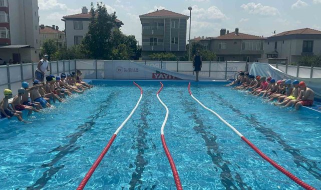 Muratlı'da ücretsiz yüzme kursları başladı