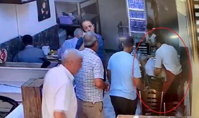 Müşteriyi, Heimlich manevrasıyla kurtardı
