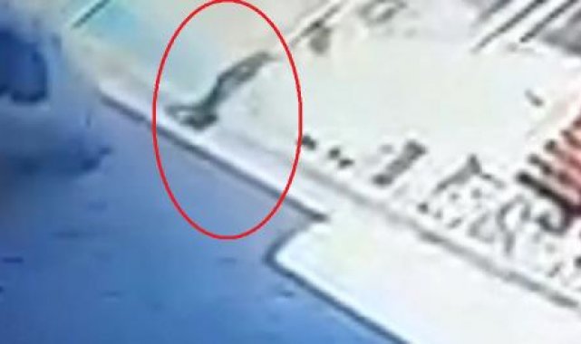Namaza giderken, el freni çekilmeyen otomobilin çarpmasıyla öldü