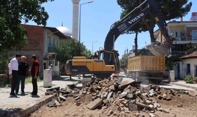 Nazilli Belediyesi yolları bir bir yeniliyor