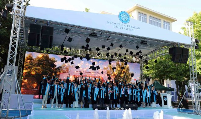 NEÜ, birincilerini "Mezuniyet ve Geleceğe Mesaj Töreni" ile uğurladı