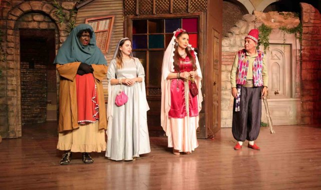 Nevşehir'de "Kumpanyada Curcuna" adlı tiyatro oyunu sahnelendi