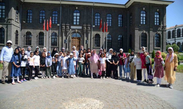 Öğrenciler Diyarbakır'ın tarihi mekanlarını gezdi