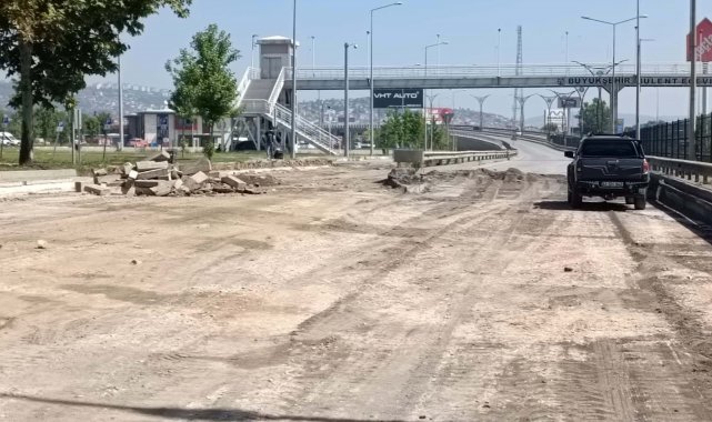 Ömer Türkçakal Bulvarı itfaiye önü trafiğe kapatıldı