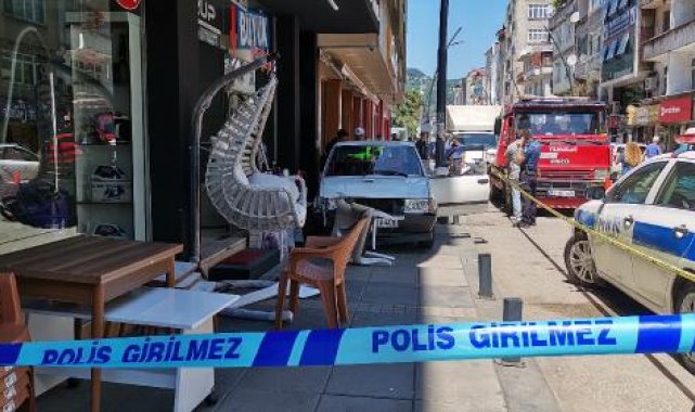 Ordu'da otomobil, kaldırımdaki 2 kişi ile kamyonete çarptı; 2 yaralı