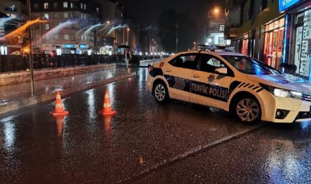 Ordu'da sağanak; ilçe merkezindeki köprüler geçişlere kapatıldı