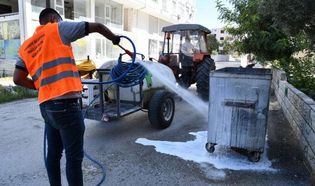 Osmaniye'de çöp konteynerleri dezenfekte ediliyor