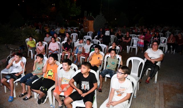 Osmaniye'de mahalle sinema gösterimleri başladı