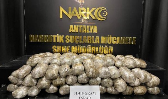 Otogarda ve kargo firmasında, araç lastiklerine gizlenmiş 35,5 kilo esrar ele geçirildi