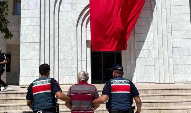 Otomobilinden attığı torpil, 160 hektarı kül etmiş