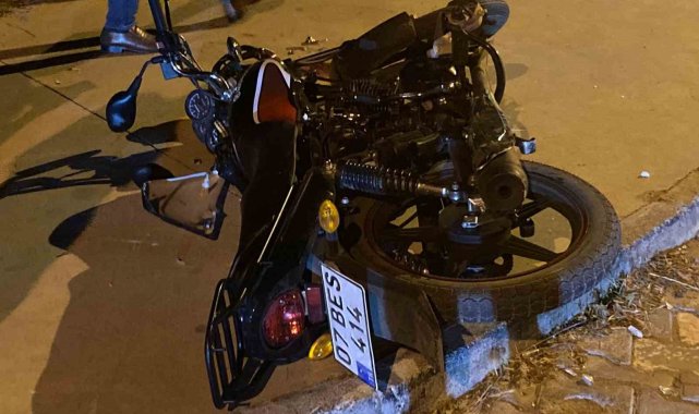 Otomobille çarpışan motosiklet sürücüsü ağır yaralandı