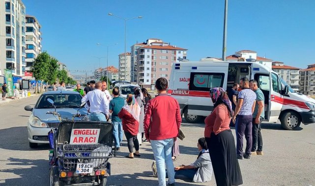 Otomobille elektrikli bisiklet çarpıştı: 2 yaralı