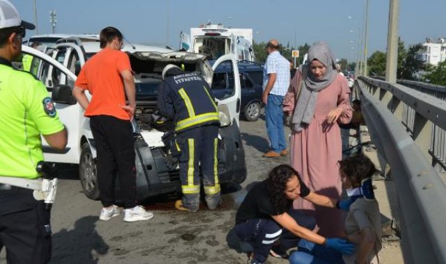 Otomobille hafif ticari araç çarpıştı: 1 ölü, 4 yaralı