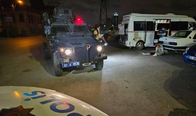 Parkta oturan iki arkadaş, silahlı saldırıda yaralandı