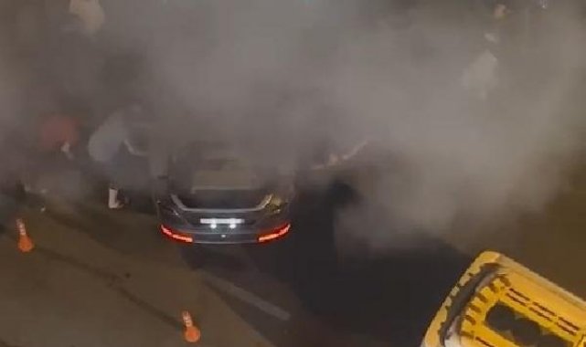 Pendik'te kazanın ardından sürücüye ve yanındaki kişiye saldırı; o anlar kamerada