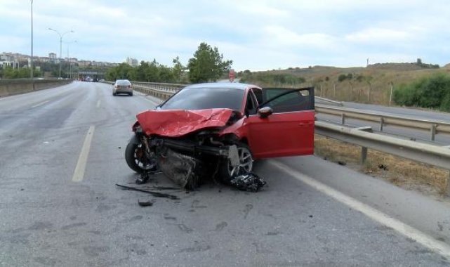 Pendik'te yartıştığı öne sürülen 2 otomobil, kazaya neden oldu: 1 ölü 1 yaralı