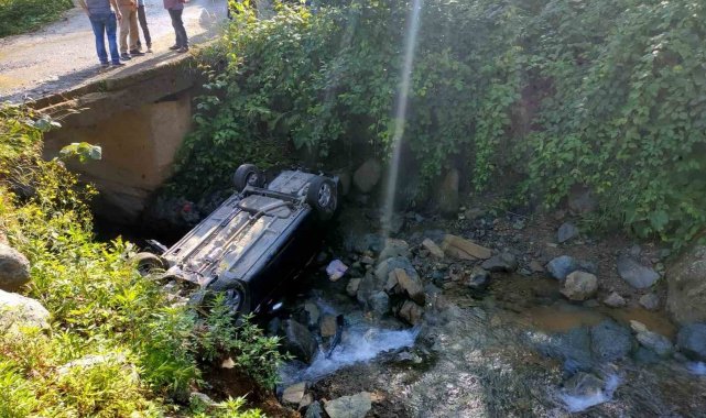 Rize'de köprüden düşen otomobildeki 1 kişi öldü, 1 kişi de yaralandı