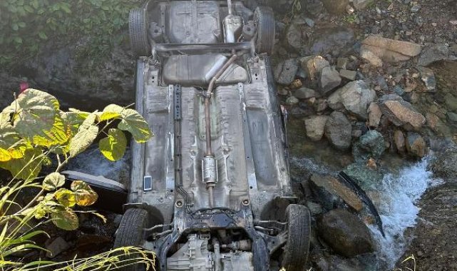 Rize'de otomobil, dereye düştü: 1 ölü, 1 yaralı