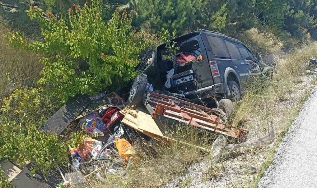 Römork bağlı ticari araç şarampole girdi, 2 kişi yaralandı
