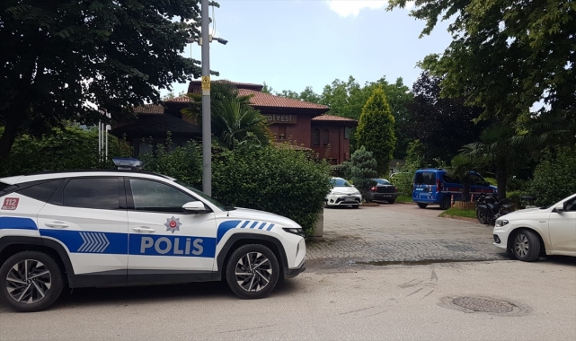 Sakarya'da ilçe belediye başkanının makamında bir kişiyi silahla yaralayan zanlı yakalandı