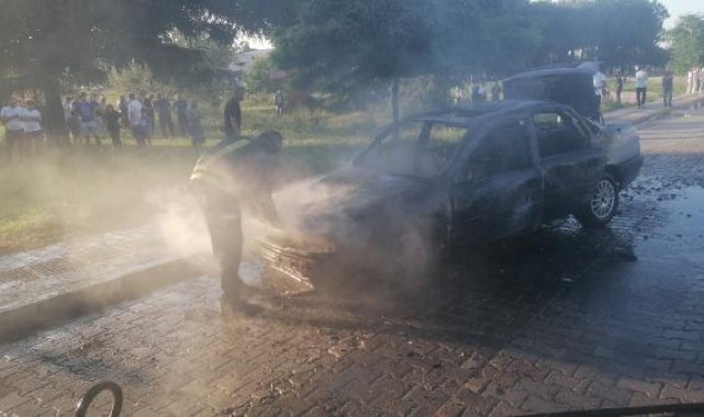Samsun'da seyir halindeki otomobil yandı