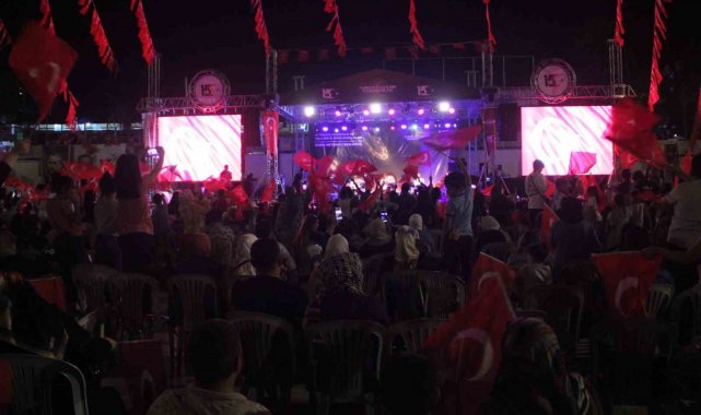 Şanlıurfa'da vatandaşlar demokrasi nöbeti tuttu