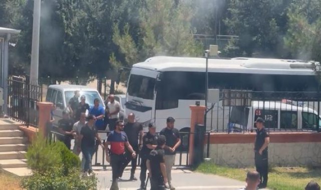 Şanlıurfa'da yol kapatan 17 çiftçi adliyeye sevk edildi