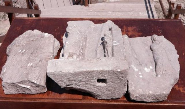 Saraçhane Arkeoloji Parkı'nda 1500 yıllık 3 mezar steli bulundu