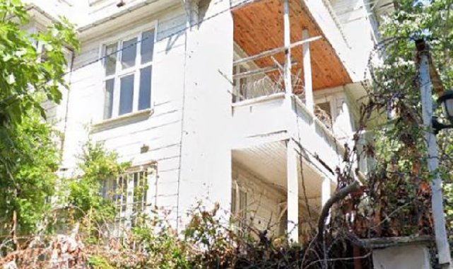 - Sarıyer'de 3 katlı köşk alev alev yandı