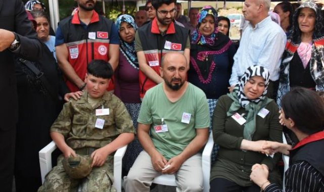 Şehit Er Sarıkaya için evinin önünde helallik alındı