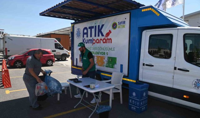 Selçuklu Belediyesinin Mobil Atık Kumbara Aracı semt pazarlarında