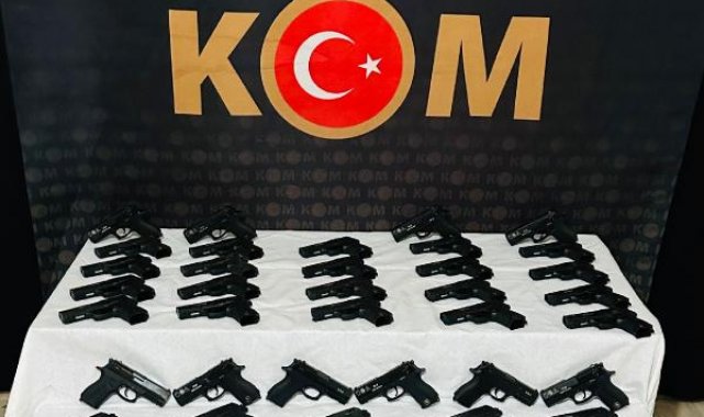 Şemdinli'de denetleme sırasında 45 ruhsatsız tabanca ele geçirildi