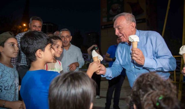 Seyhan'da 'dondurma kebap' şovu