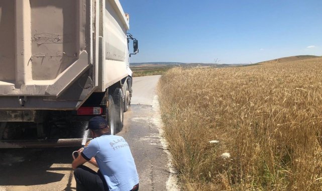 Seyir halindeki kamyon alev aldı
