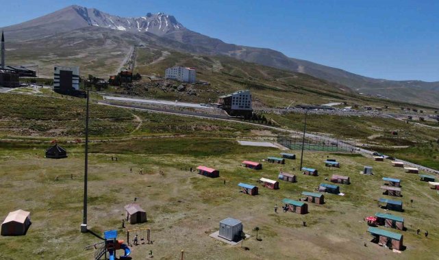 Sıcaktan bunalan dağa kaçtı