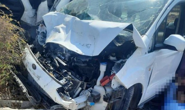 Siirt'te minibüs ile hafif ticari araç çarpıştı: 6 yaralı