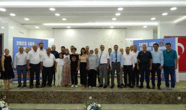 Silifke'de LGS'den 500 tam puan alan öğrenciler ödüllendirildi