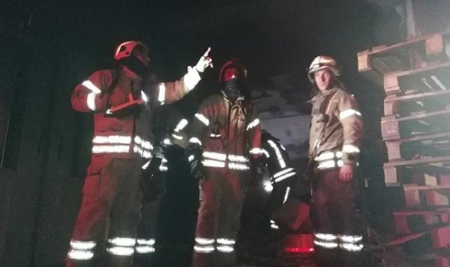 Silivri'de ıslak mendil üretimi yapan fabrika'da yangın