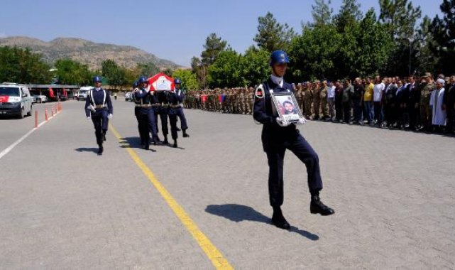 Şırnak'ta şehit olan güvenlik korucusu, son yolculuğuna uğurlandı